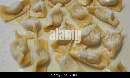 Eine Art Ravioli, casoncelli, hausgemachte traditionelle Speisen der Bergamo, Italien. Köstliche italienische Küche Stockfoto