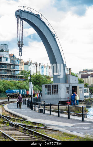 Die historische Fairbairn Dampf Kran in der Schwimmenden Hafen Abschnitt des Docks Bristol, Avon, England, UK. Stockfoto