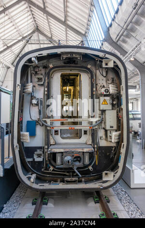 Ansicht des ICE-V (experimentell) Beförderung im Deutschen Museum Verkehrszentrum (Deutsch Transport Museum), München, Deutschland ausgesetzt. Stockfoto