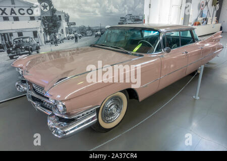 Ein Cadillac Serie 62 Sedan (1959) im Deutschen Museum Verkehrszentrum (Deutsch Transport Museum), München, Deutschland. Stockfoto