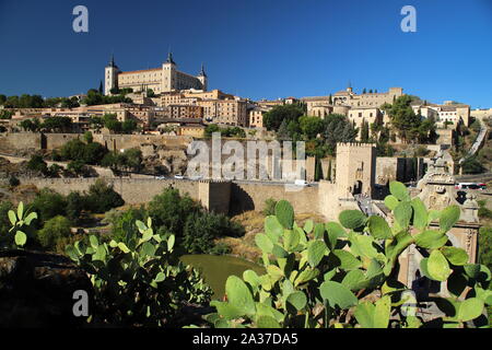 Panorámica de Toledo desde las inmediaciones del Puente de Alcantara Stockfoto