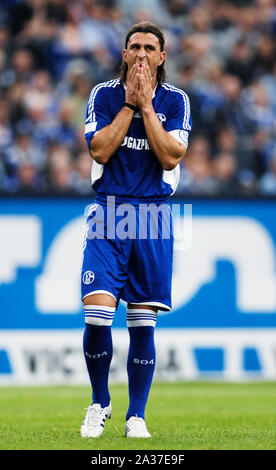 Veltins Arena Gelsenkirchen Deutschland 19.07.2008, Fußball: International Club freundlich, Schalke 04 (S04, blau) vs Rangers FC (RFC, weiß); Marcelo Bordon (S04) Stockfoto