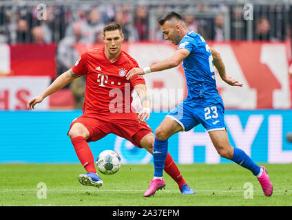 Sargis ADAMYAN, Hoff 23 konkurrieren um die Kugel, Bekämpfung, Duell, Kopfzeile, Zweikampf, Action, Kampf gegen Niklas SUELE, FCB4-FC BAYERN MÜNCHEN - TSG 1899 Hoffenheim 1-2-DFL-Bestimmungen verbieten die Verwendung von Fotografien als BILDSEQUENZEN und/oder quasi-VIDEO - 1. Deutsche Fussball Liga, München, Oktober 05, 2019 Saison 2019/2020, Spieltag 07, FCB, München, © Peter Schatz/Alamy leben Nachrichten Stockfoto