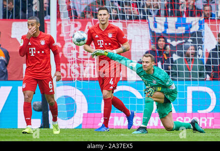 Manuel Neuer, FCB 1 Niklas SUELE, FCB 4 Thiago ALCANTARA, FCB 6 FC BAYERN MÜNCHEN - TSG 1899 Hoffenheim 1-2-DFL-Bestimmungen verbieten die Verwendung von Fotografien als BILDSEQUENZEN und/oder quasi-VIDEO - 1. Deutsche Fussball Liga, München, Oktober 05, 2019 Saison 2019/2020, Spieltag 07, FCB, München, © Peter Schatz/Alamy leben Nachrichten Stockfoto