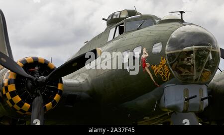 B-17 Flying Fortress G-BEDF Sally B auf der Flightline am 2019 Flying Legends Airshow Stockfoto