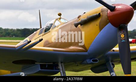 Supermarine Spitfire MkVc (G-LFVC) auf der Flightline am 2019 Flying Legends Airshow im Imperial War Museum, Duxford Stockfoto