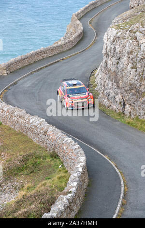 Llandudno, Wales, UK. 6. Okt 2019. Great Orme stage off aufgerufen wurde da rauhe Witterung das Team von Tauchern aus Sicherheitsgründen notwendig bedeuten kann nicht nah genug an der Bühne erhalten, die Autos fuhren eine Parade schoß. Credit: Jason Richardson/Alamy leben Nachrichten Stockfoto