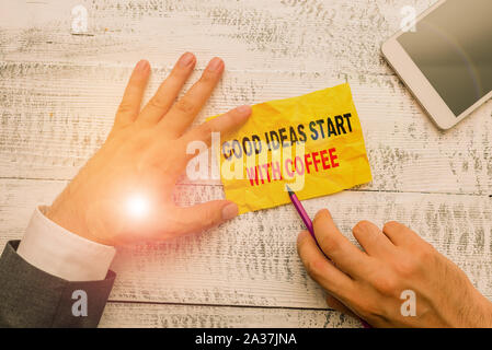 Text Zeichen mit guten Ideen beginnen mit Kaffee. Business foto Präsentation Koffein Liebhaber Tag mit es mehr zu tun Stockfoto