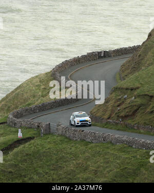 Estlands Roland Poom und Ken Jarveoja in einem Ford Fiesta R2 bei Tag vier der Wales Rally GB. Stockfoto