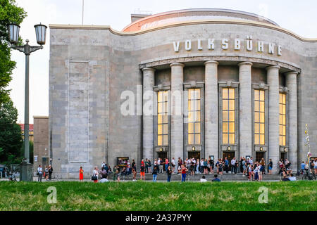 Volksbühne Theater am Rosa-Luxembourg-Platz in Berlin, Deutschland Stockfoto