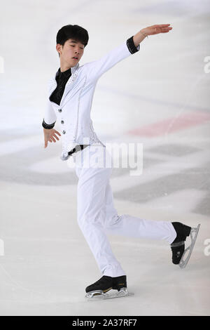 Younghyun CHA, aus Korea in kostenloses Programm an ISU Junior Grand Prix 2019 durchführen, wird er zunächst in der Junior Männer frei Skaten in Wurth Arena am Oktober 05, 2019 in Neumarkt/Neumarkt, Italien. Credit: Raniero Corbelletti/LBA/Alamy leben Nachrichten Stockfoto