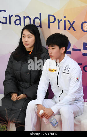 Younghyun CHA, aus Korea in kostenloses Programm an ISU Junior Grand Prix 2019 durchführen, wird er zunächst in der Junior Männer frei Skaten in Wurth Arena am Oktober 05, 2019 in Neumarkt/Neumarkt, Italien. Credit: Raniero Corbelletti/LBA/Alamy leben Nachrichten Stockfoto