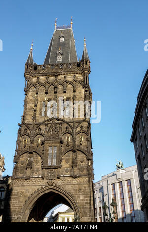 Prag Pulverturm, Gate, Prasna Brana, Tschechische Republik gotische Architektur Stockfoto