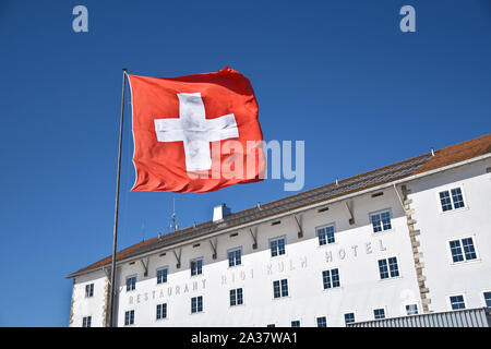 Arth, Schweiz 09.29.2019. Fassade der Rigi Kulm Hotel und Restaurant mit einem Schweizer falg oben auf Rigi Kulm die Rigi in der Schweiz Stockfoto