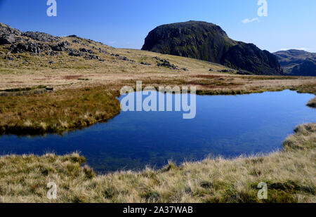 Die Wainwright Great Gable von Kirkfell Tarn auf der Wainwright Kirk fiel in Wasdale, Nationalpark Lake District, Cumbria, England, UK. Stockfoto