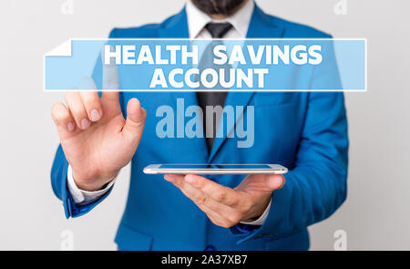 Handschrift text Health Savings Account. Konzeptionelle foto Benutzer mit hohen Selbstbehalt Krankenversicherung Geschäftsmann mit Zeigefinger vor Stockfoto