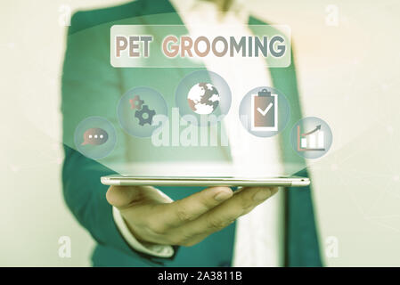 Schreiben Hinweis Übersicht Pet Grooming. Business Konzept für hygienische Versorgung und verbessern das Aussehen der Haustiere männlichen menschlichen tragen Anzug Präsentation Stockfoto