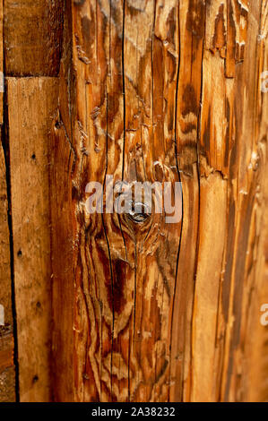 Gealtertes gehobeltes Holz. Der Balken unter dem Nagel. Der Loft-Stil, rustikal. Exture Stockfoto