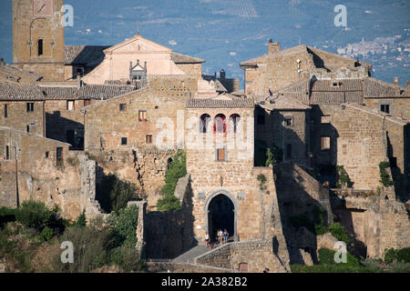 Porta di Santa Maria in Civita di Bagnoregio, Latium, Italien. August 20 2019, genannt La Città che muore (die sterbende Stadt) © wojciech Strozyk/Alamy St Stockfoto