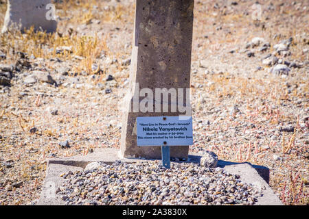 Die historische Goldfield Nevada Friedhof noch heute aktiv mit den jüngsten Bestattungen und Gräber von Angehörigen, die die Reise aus der Ferne machen eher Stockfoto