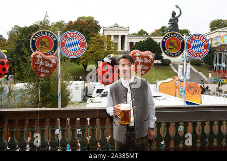 München Deutschland 6.10.2019, die Mannschaft des FC Bayern München besucht das Oktoberfest; manager Niko Kovac Stockfoto