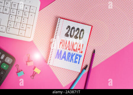 Text Zeichen angezeigt 2020 Finanzmarkt. Business Foto präsentiert, wo Handel von Aktien, Obligationen, Währungen schreiben Geräte und Computer Stockfoto