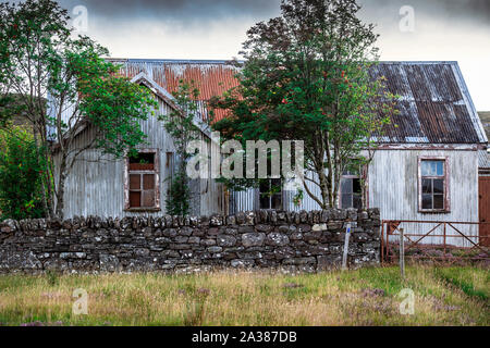Verlassene Gebäude auf der Insel Anglesey, Nordwales, Großbritannien Stockfoto
