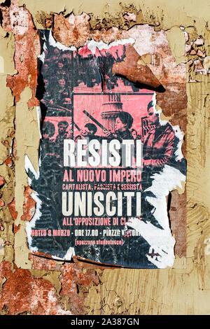 Student Organisation OSA-Opposizione Studentesca d'Alternativa - Plakat für Demonstration gegen Kapitalismus, Faschismus und Sexismus. Trastevere, Rom. Stockfoto