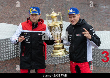 Llandudno, Wales, UK. 6. Okt 2019. Ott Tanak und co-pilot Martin Jarveoja feiern Essen Rally GB Credit: Jason Richardson/Alamy leben Nachrichten Stockfoto