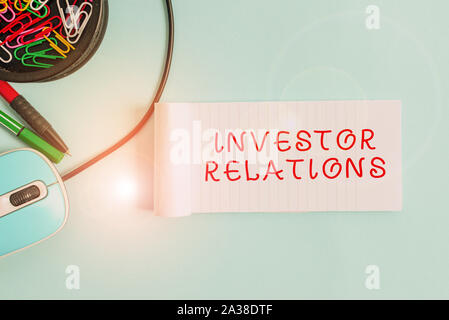 Handschrift text Investor Relations. Konzeptionelle Foto analysisagement Verantwortung integriert, dass Finance Notebook und Schreiben mit Compu Stockfoto