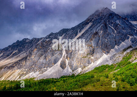 Mountain Sanctuary und großen tibetischen Wallfahrtsort, bestehend aus drei Gipfel durch das Fünfte Dalai Lama geheiligt Stockfoto