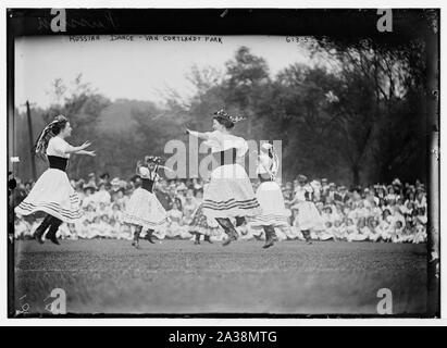 Russischer Tanz, Van Cortlandt Park [New York] Stockfoto