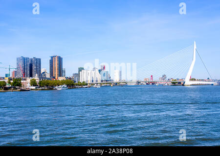 Erasmusbrug (Erasmus Brücke), über die Nieuwe Maas, Rotterdam, Niederlande. Stockfoto