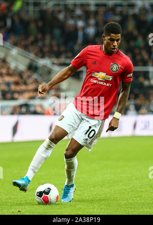 Newcastle, Tyne und Wear, Großbritannien. Newcastle, Tyne und Wear, Großbritannien. 6. Okt 2019. Fußball der englischen Premier League, Marcus Rashford von Manchester United - Streng redaktionelle Verwendung. Keine Verwendung mit nicht autorisierten Audio-, Video-, Daten-, Spielpläne, Verein/liga Logos oder "live" Dienstleistungen. On-line-in-Match mit 120 Bildern beschränkt, kein Video-Emulation. Credit: Aktion Plus Sport Bilder/Alamy leben Nachrichten Stockfoto