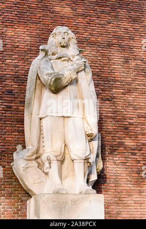 Statue der Niederländische Staatsmann und Politiker Johan De Witt (Künstler Albert Termote, 1949), Rotterdam, Niederlande Stockfoto