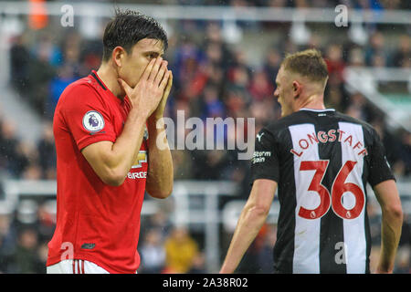 Newcastle, UK. 06 Okt, 2019. Harry Maguire von Manchester United sieht niedergeschlagen wie Manchester United verlieren während der Premier League Match zwischen Newcastle und Manchester United am St. James's Park, Newcastle, England am 6. Oktober 2019. Foto von James Gill/PRiME Media Bilder. Credit: PRiME Media Images/Alamy leben Nachrichten Stockfoto