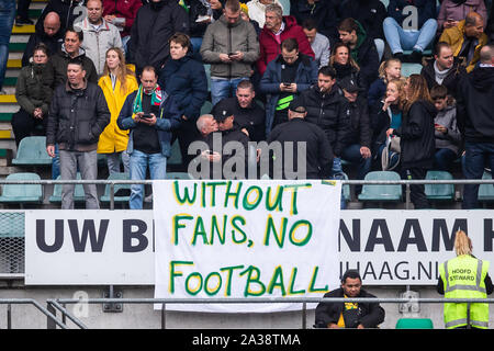 Den Haag, Niederlande. 06 Okt, 2019. Fußball, niederländischen Eredivisie, Saison 2019/2020, Autos Jeans Stadion, ADO Den Haag - Ajax, endgültige Ergebnis 0-2, Protest der ADO-Anhänger, weil es keine Ajax Fans zum Spiel Kredit erlaubt: Pro Schüsse/Alamy leben Nachrichten Stockfoto