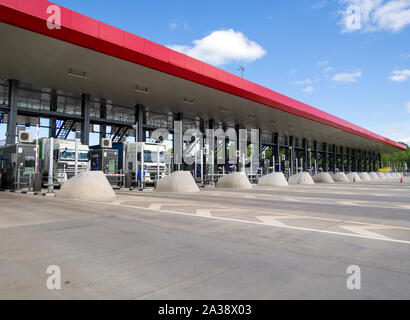 Voronezh, Russland - 24. Mai 2019: Eingang zur Autobahn M-11 Moskau - St. Petersburg Stockfoto