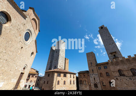 Historisches Zentrum von San Gimignano mit charakteristischen mittelalterlichen Architektur der Altstadt zum Weltkulturerbe der UNESCO erklärt wurde. Stockfoto