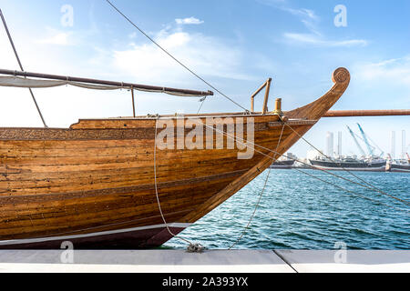 Holz- Boot in die Bucht von Sharjah, Vereinigte Arabische Emirate, Nov. 2018 Stockfoto