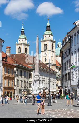 Robba Brunnen und Ljubljana, die Kathedrale, der Stadtplatz, Mestni trg, Altstadt, Ljubljana, Slowenien Stockfoto