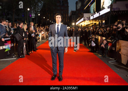 Adam Fahrer ankommen für die Ehe Geschichte Premiere, als Teil des BFI London Film Festival, im Odeon Leicester Square in London. Stockfoto