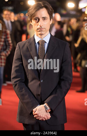 Noah Baumbach ankommen für die Ehe Geschichte Premiere, als Teil des BFI London Film Festival, im Odeon Leicester Square in London. Stockfoto