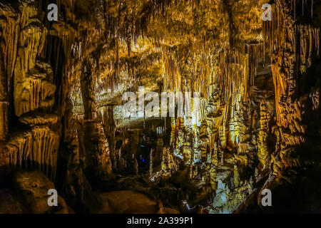 Berühmte Höhle, Cuevas del Drach oder Dragon Cave auf der spanischen Insel Mallorca, in der Nähe von Porto Cristo Stockfoto