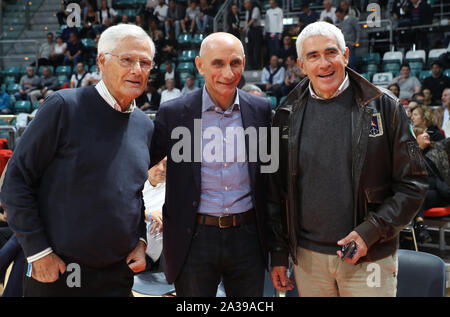 Bologna, Italien, 06 Okt 2019, Massimo Zanetti, Patron von Virtus Bologna, Segafredo, ds Luca baraldi und Pierferdinando Casini Während Segafredo Virtus Bologna Vs Umana Reyer Venezia - Italienische Basketball eine Serie Meisterschaft - Credit: LPS/Michele Nucci/Alamy leben Nachrichten Stockfoto