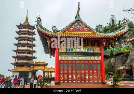 PAHANG, MALAYSIA - Dezember 18, 2018: Pagode in Chin Swee Tempel, Genting Highlands. Es ist eine berühmte Touristenattraktion in der Nähe von Kuala Lumpur. Stockfoto