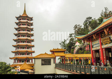 PAHANG, MALAYSIA - Dezember 18, 2018: Pagode in Chin Swee Tempel, Genting Highlands. Es ist eine berühmte Touristenattraktion in der Nähe von Kuala Lumpur. Stockfoto