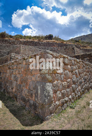 Inka Stein Terrassen an der Tipon archäologische Stätte, südlich von Cuzco, Peru Stockfoto