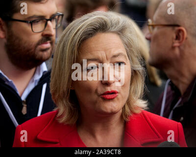 Ludovine de la Rochère, Präsident der Manif pour Tous, sorgt sich Anti-PMA Demonstration in Paris, Frankreich Stockfoto