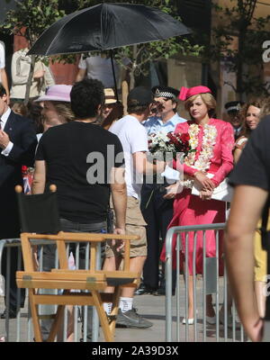 Oktober 6, 2019: 6. Oktober 2019 (Malaga) im Zentrum von Malaga ist Gastgeber an diesem Sonntag die Dreharbeiten der neuen Kapitel des vierten Saison der Krone, der Serie von Netflix die verschiedenen Momente im Leben von Königin Elizabeth II. erzählt und die britische königliche Familie produziert. Unter den vielen Akteuren, die in der Hauptrolle war Schauspielerin Emma Corrin, wer spielt Lady Di in dieser vierten Saison der Krone, die Serie, die Biographie von Queen Elizabeth II von England neu erstellt. Die mittlerweile dritte Jahreszeit öffnet auf Netflix am 17. November Credit: Lorenzo Carnero/ZUMA Draht/Alamy leben Nachrichten Stockfoto